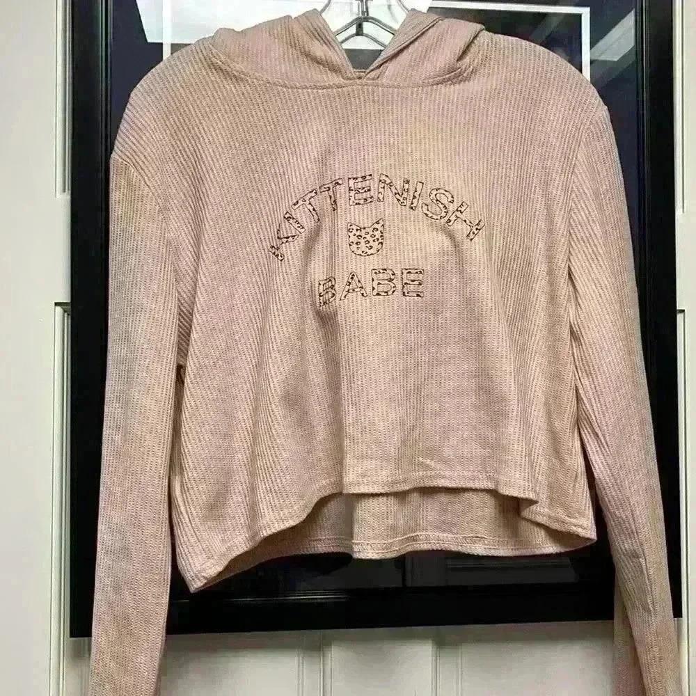 Kittenish babe, thermal crop top